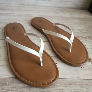 LIKE NEW ✨️ Shade & Shore Brown White Flip Flops